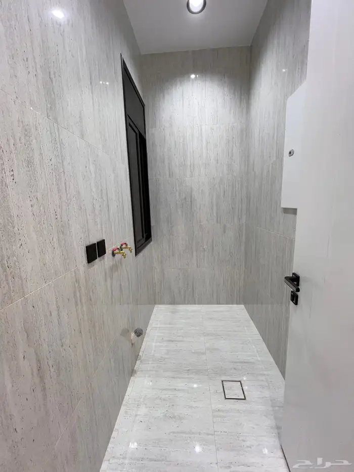 ادوار ارضيه من 6 غرف حى المصيف خلف السعودى الالمانى بالخميس 10