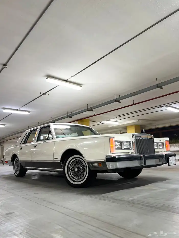 لينكون تاون كار 1983 مخزن كلاسيك سعودي وكالة ( تم البيع ) . 13