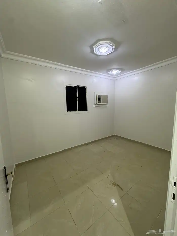 شقه عزاب غرفتين وحمام ومطبخ ( طويق ) 0