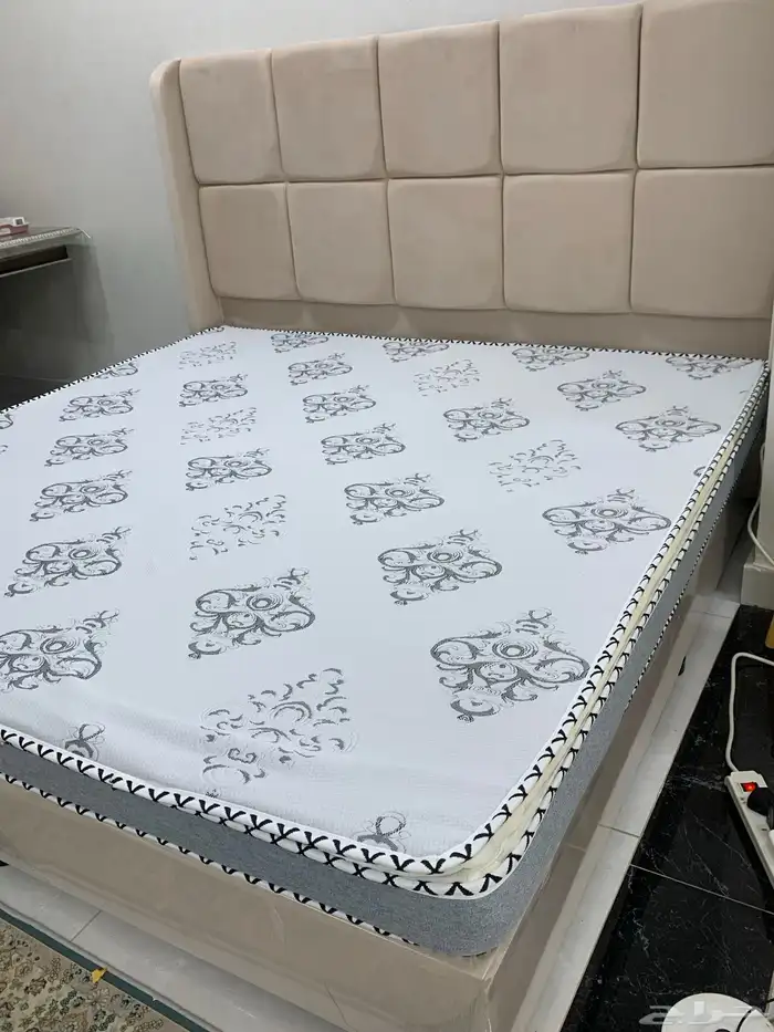 سرير نفرين مترين في مترين وكنب ارضي مرتفع 1