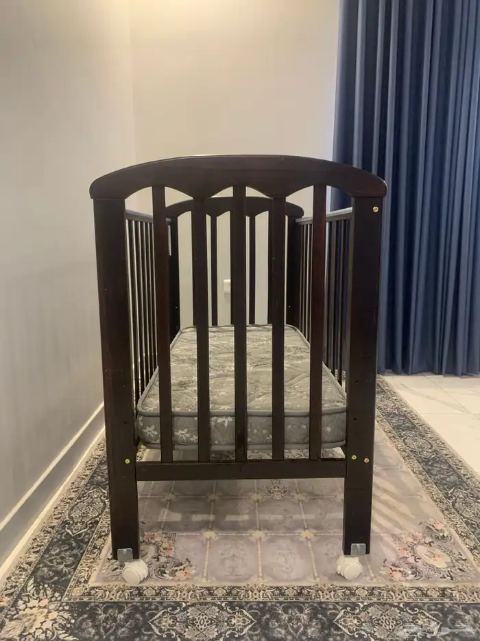 سرير أطفال غير مستخدم السعر 400 1