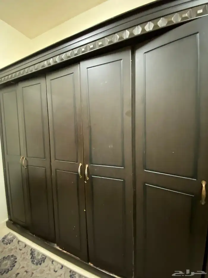 دولاب وسرير وتسريحه وكمودينه للبيع المستعجل 1