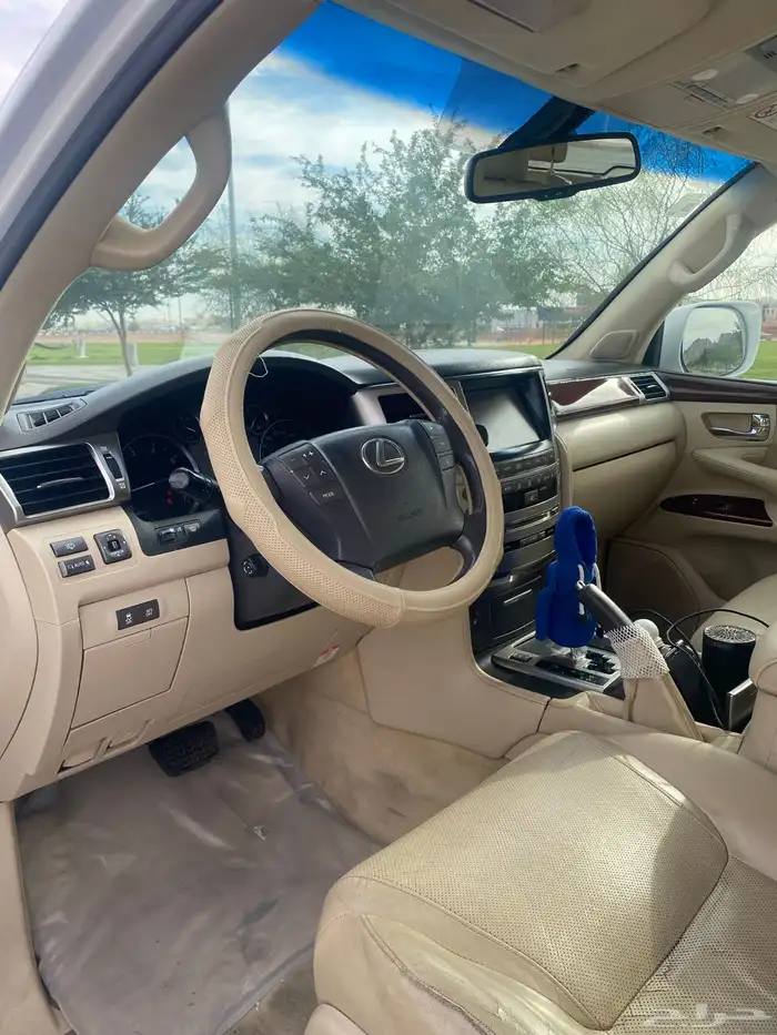 جيب لكزس فئه AA موديل 2013 9