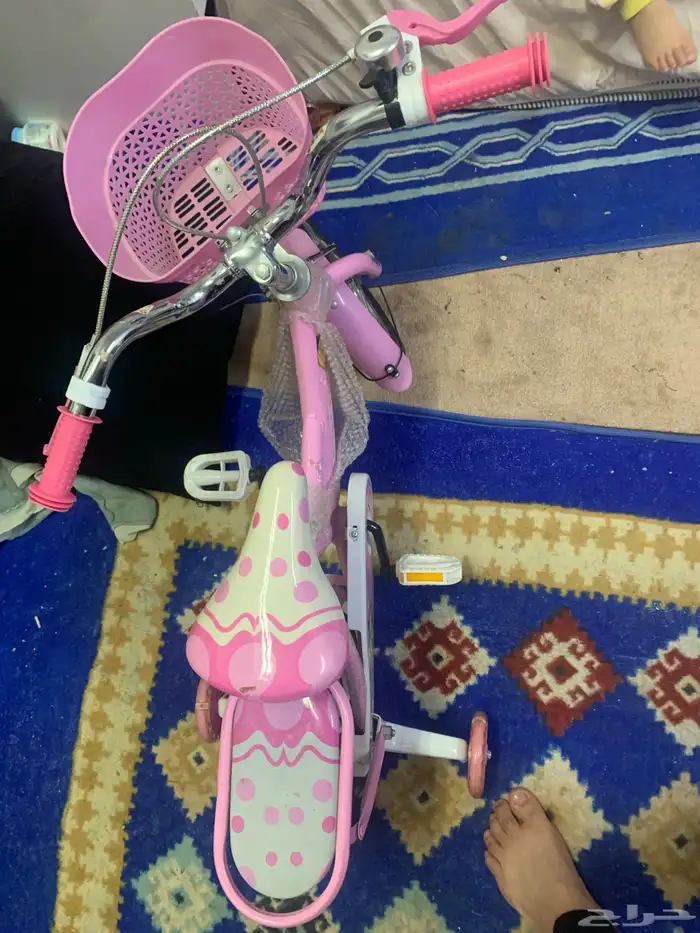 مكتب مع كرسي مع كمدينو 5