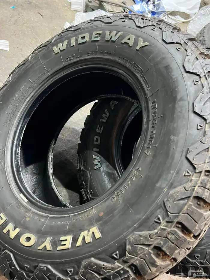 كفرات حجرية تاريخ 2025 مقاس 285 70 17 شبه الجديد عددهم 4 29