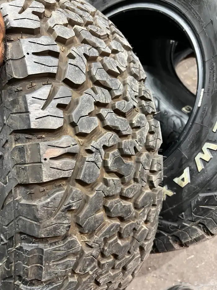 كفرات حجرية تاريخ 2025 مقاس 285 70 17 شبه الجديد عددهم 4 31