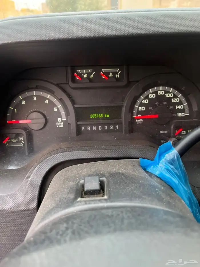 باص فورد 2013 نظيف 5