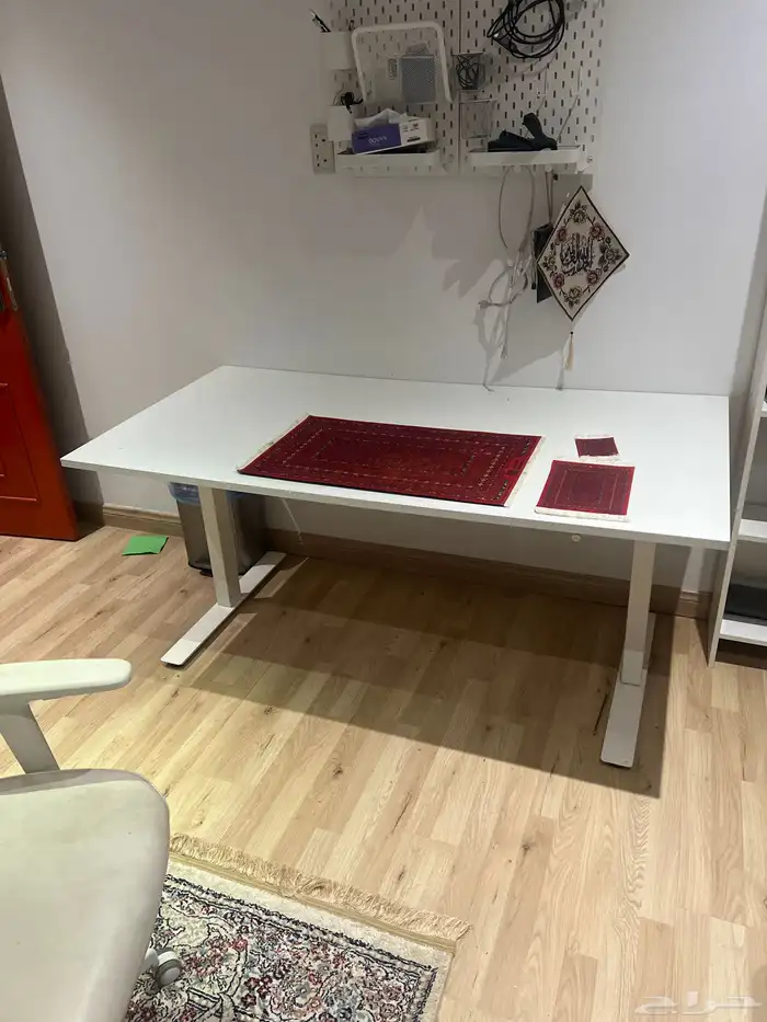 طاولة مكتب وكرسي من ايكا 3