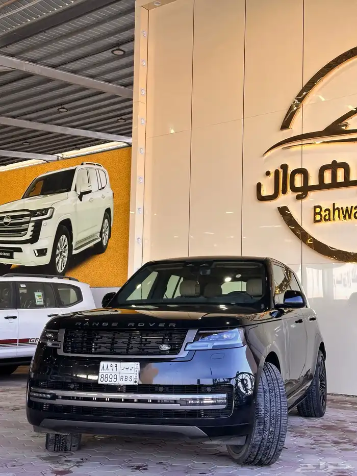 رنج روفر HSE2023 وارد قطر تحت الضمان اسود ماشي40.000 1