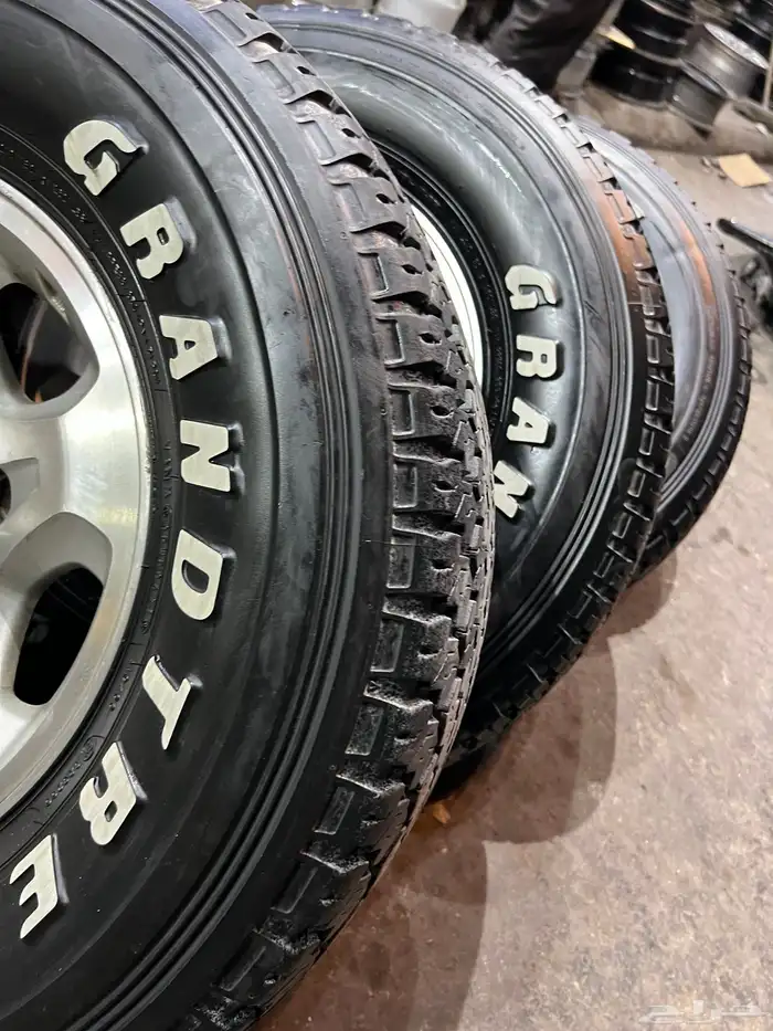 جنوط   رفرف مع كفرات دنلوب مقاس 275 70 16 تاريخ 21 14