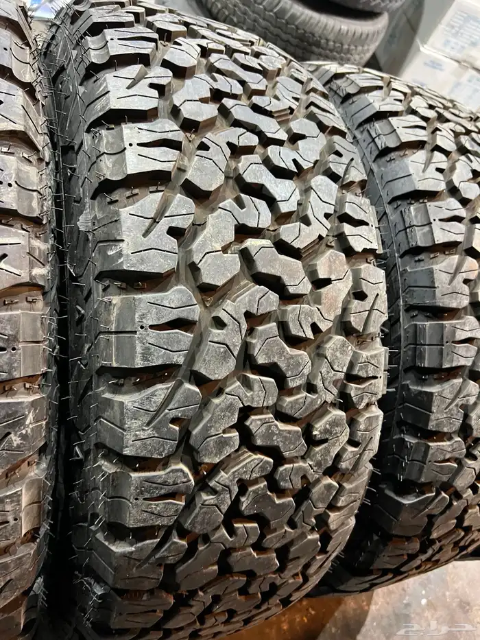 كفرات حجرية تاريخ 2025 مقاس 285 70 17 شبه الجديد عددهم 4 20