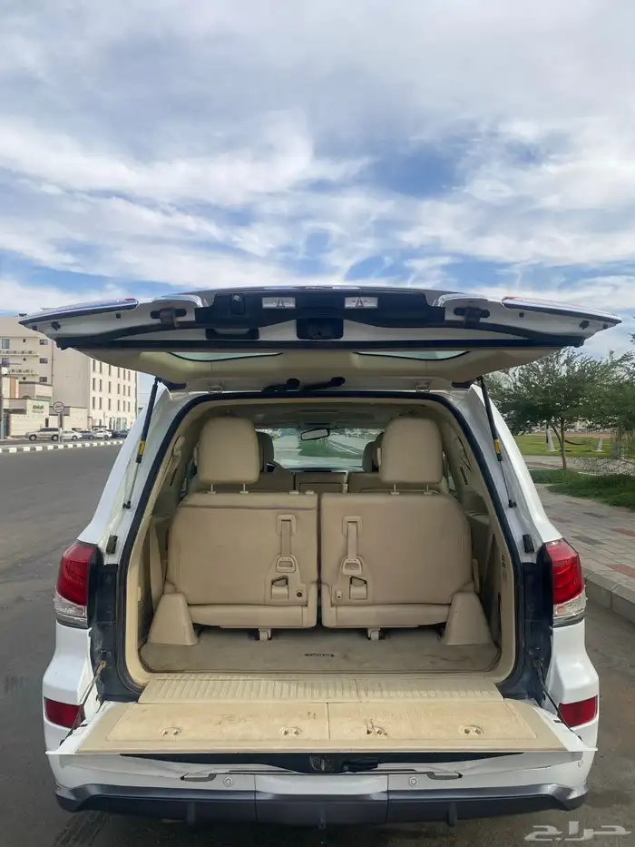 جيب لكزس فئه AA موديل 2013 5