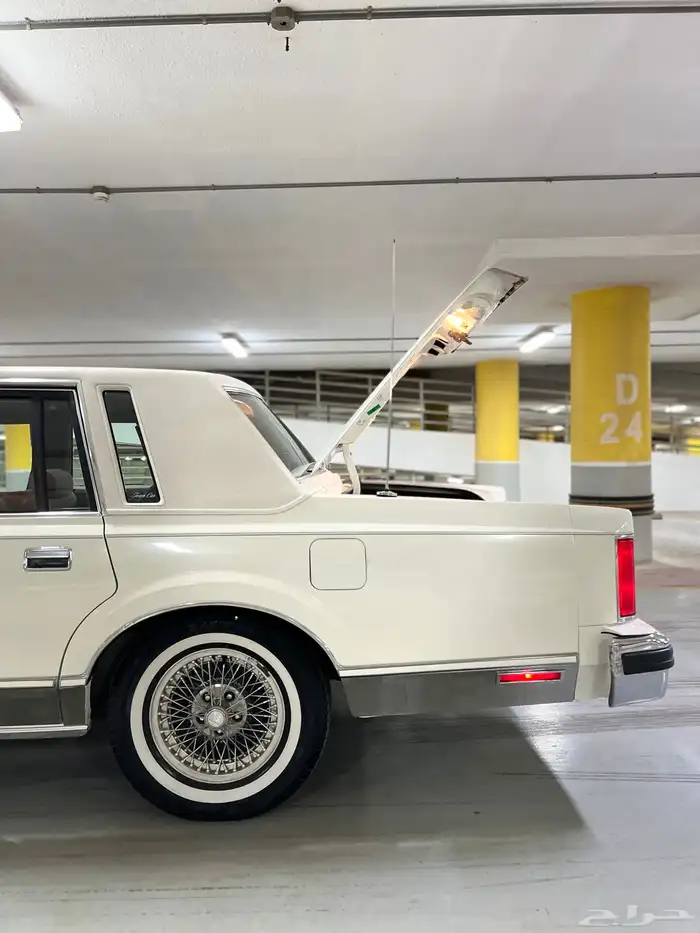 لينكون تاون كار 1983 مخزن كلاسيك سعودي وكالة ( تم البيع ) . 57