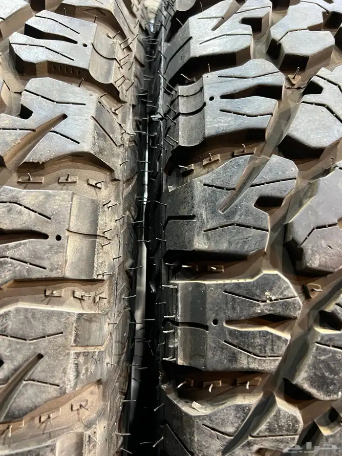 كفرات حجرية تاريخ 2025 مقاس 285 70 17 شبه الجديد عددهم 4 10