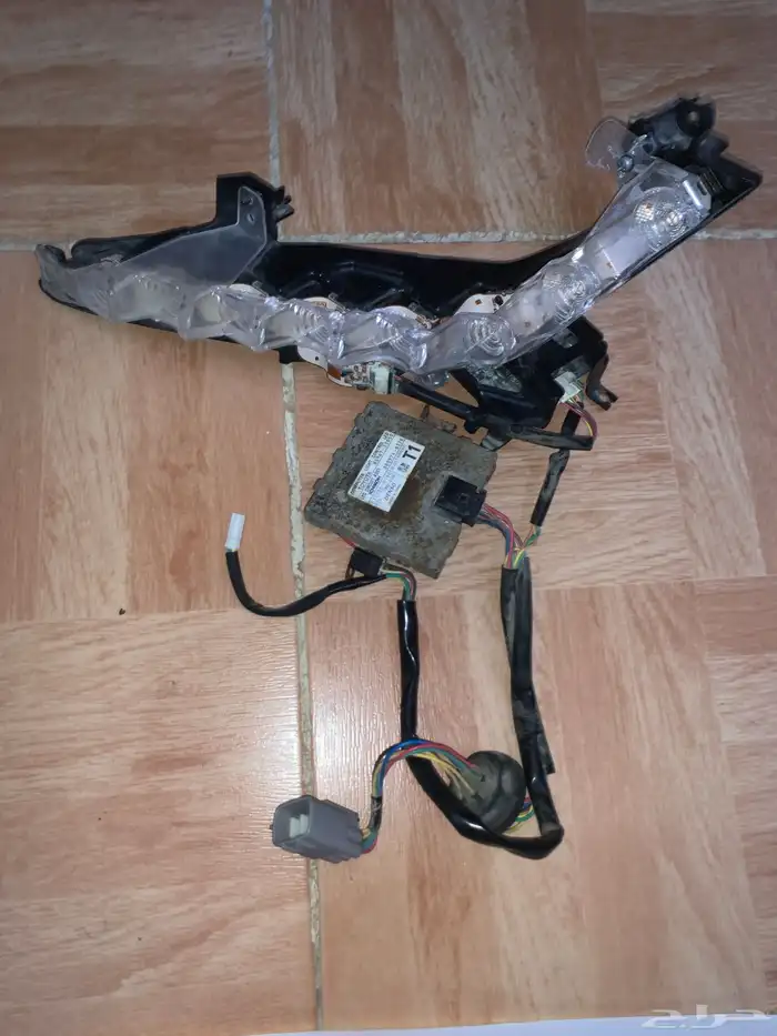 عدسة اصليه وكاله تايوتا كامري 2