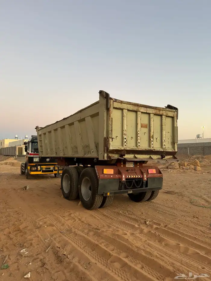 للبيع صندوق قلاب 0