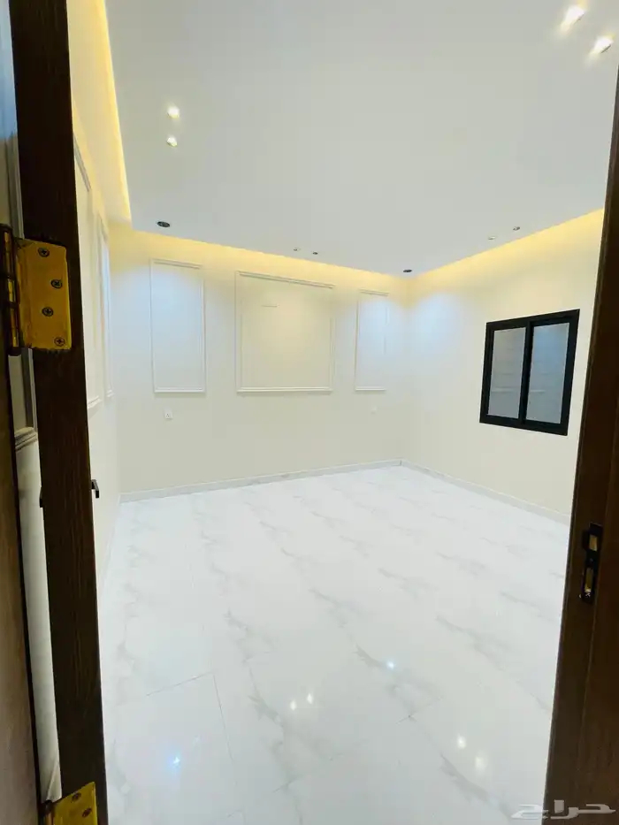 للبيع ادوار ارضي بحوش مدخل سيارة من 550 الف شمال الخميس 9