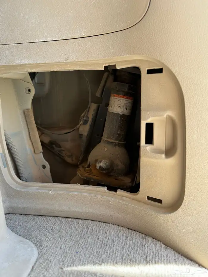 صالون لاندكروزر GXR 2014 10