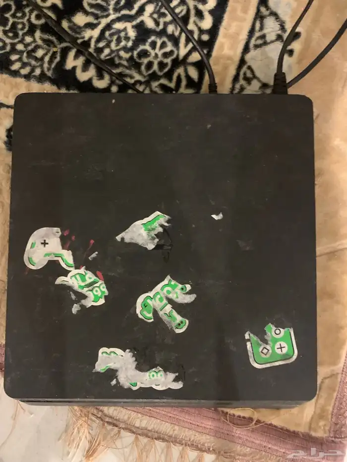 سوني فور مستعمل مع يده وأسلاكه 0