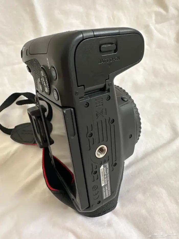 كاميرا كانون 850d مع عدسة 18-135 وملحقاتها اخت الجديد 3