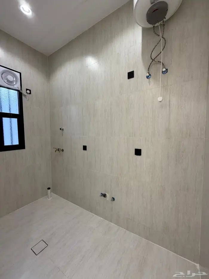 للبيع ارواف علويه وشقق ارضيه تشطيب VIP ف احد رفيده 44