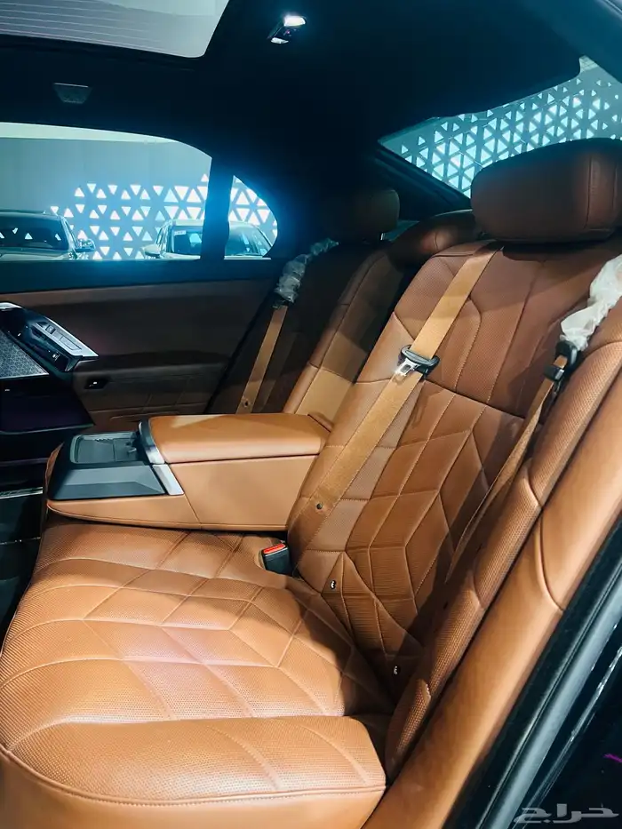 بي ام دبليو 740 موديل 2023 فل كامل اعلي فئة 15