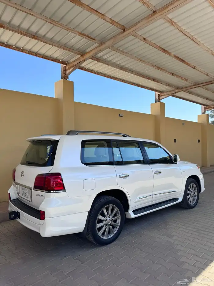 لكزس LX570 موديل 2010 فل DD 8