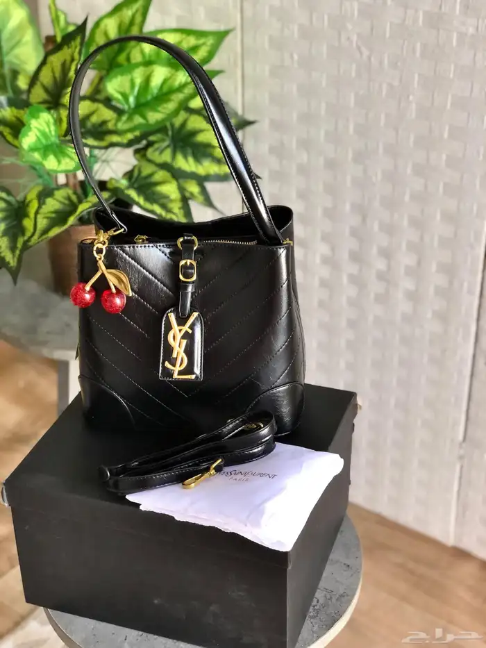 شنط ماركات متعدده وشنط مدرسيه ماركات متنوعه درجه أولى 21