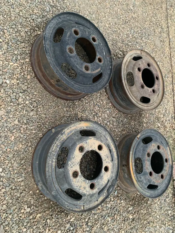 اربع جنوط دينا ايسيزو خمس مسمار 1