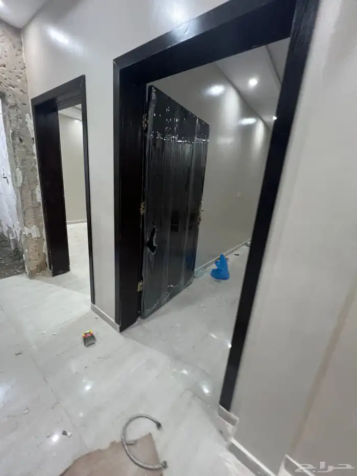 نجار تركيب غرفه نوم و ابواب خشب و بويا وتركيب دوليب 3