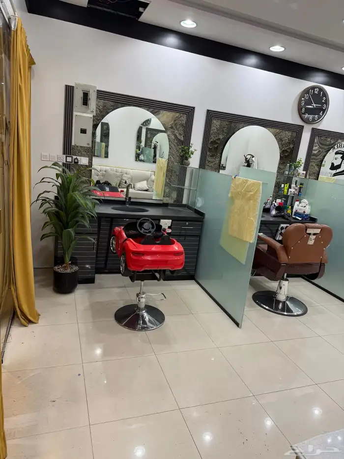 حلاق للبيع بجميع اغراض الحلاقه كامله 0