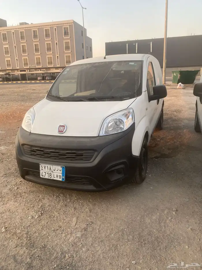 سياره فان من نوع فيات 0