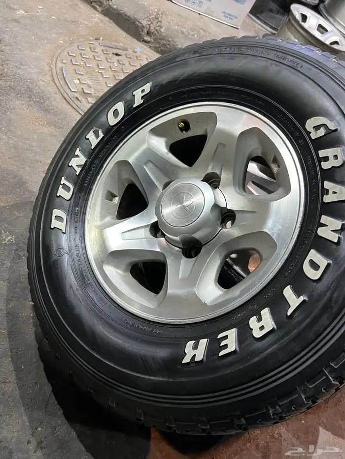 جنوط   رفرف مع كفرات دنلوب مقاس 275 70 16 تاريخ 21 15