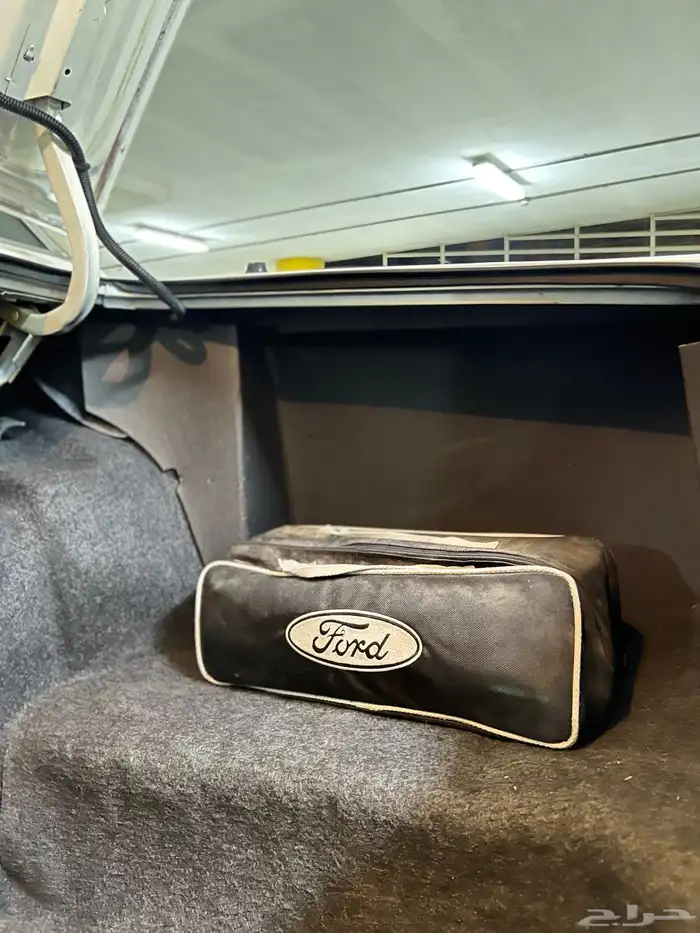 لينكون تاون كار 1983 مخزن كلاسيك سعودي وكالة ( تم البيع ) . 60