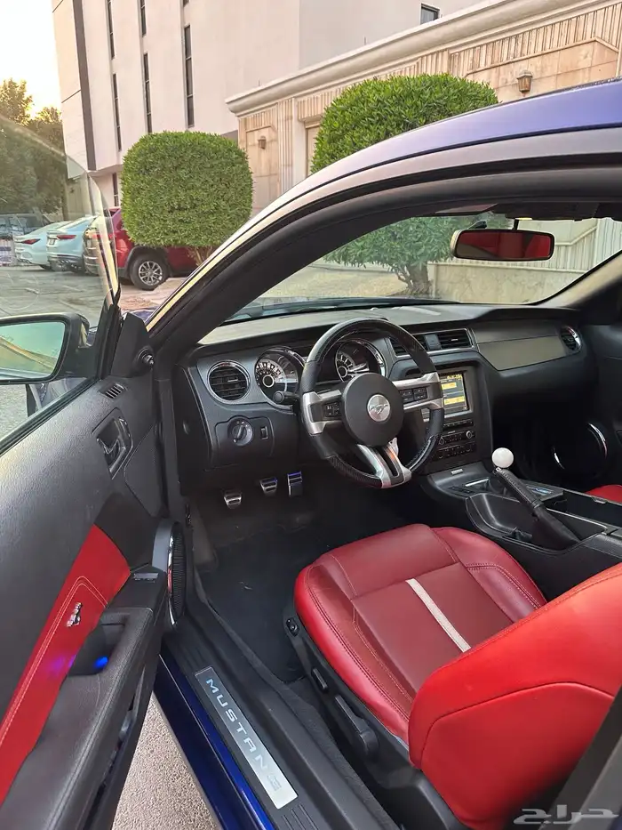 2013 موستنج 5.0 قير عادي فل بانوراما داخلي احمر 10