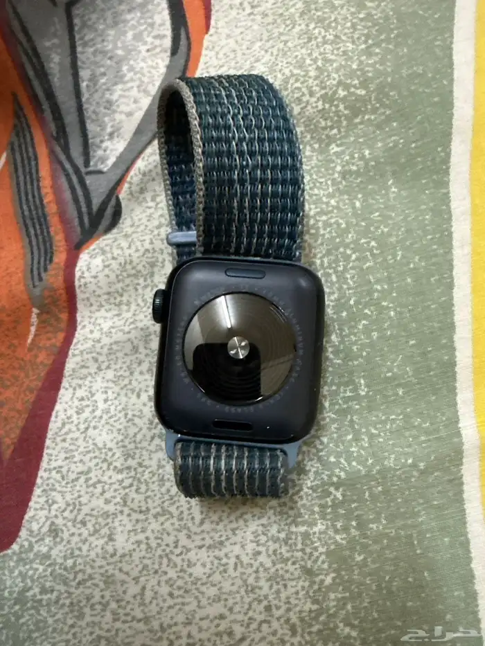 ساعة ابلwe نظيف جدا  استخدام خفيف بطارية 100 3