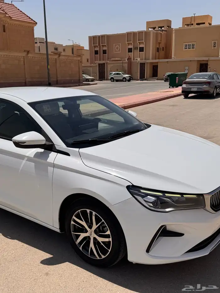 جيلي ام جراند 2023 3