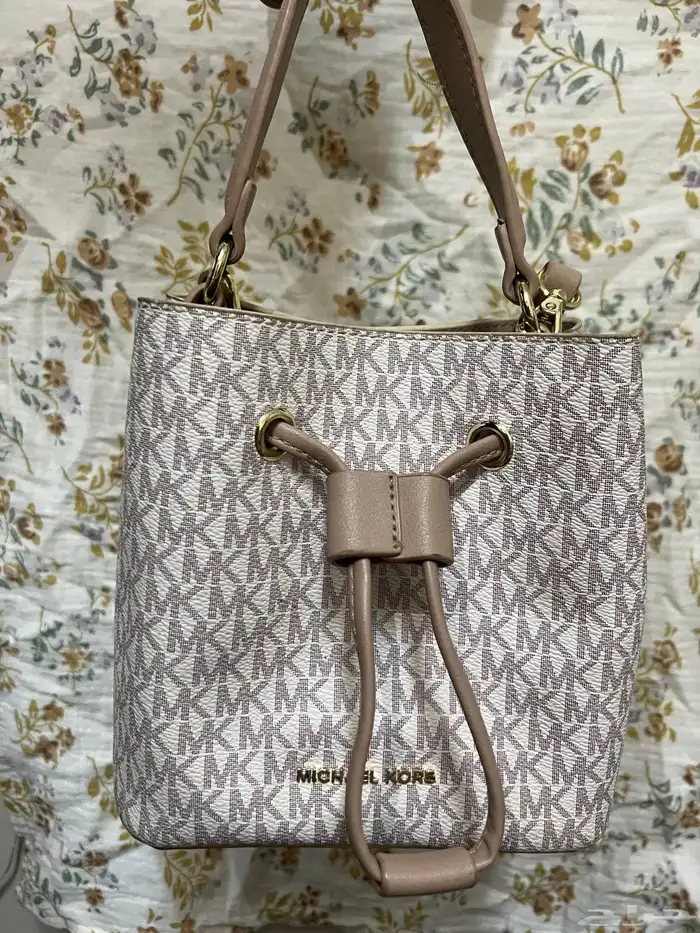 شنطه مايكل كورس 0