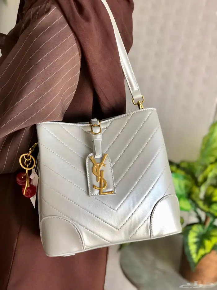 شنط ماركات متعدده وشنط مدرسيه ماركات متنوعه درجه أولى 23