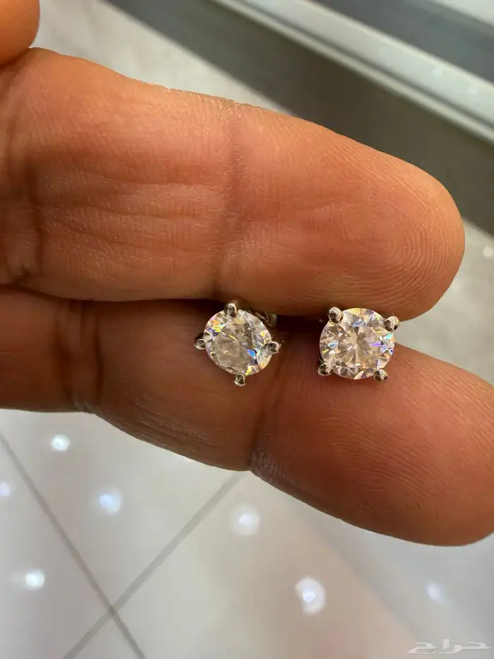 حلق الماس ذهب ابيض 1