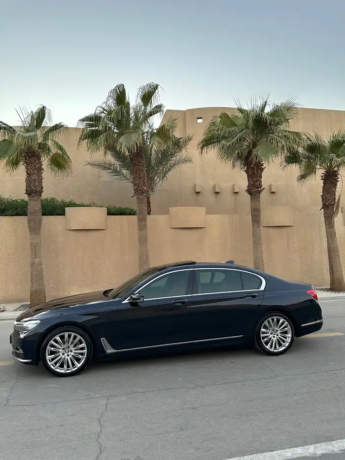 بي ام حجم 730 مخزن ماشي 52 الف صيانات وكاله بدي وكاله 10