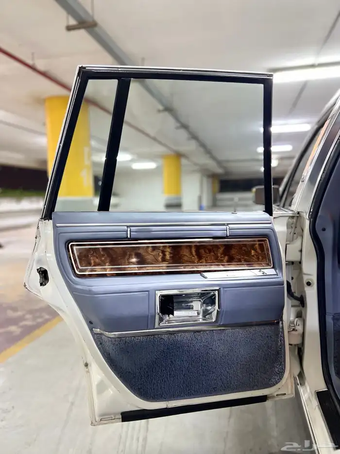 لينكون تاون كار 1983 مخزن كلاسيك سعودي وكالة ( تم البيع ) . 37