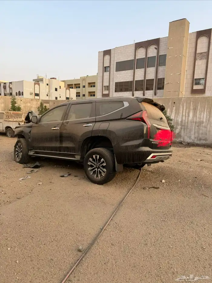 متسوبيشي مونتيرو مصدوم 2021 1