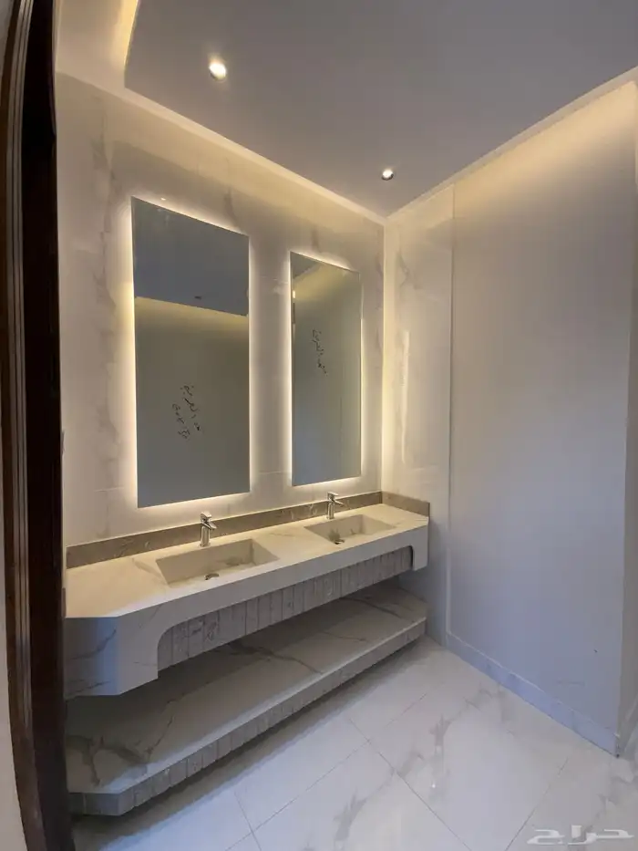 للبيع دور ارضى بحوش بمداخل مستقله ب 550 الف شمال الخميس 4