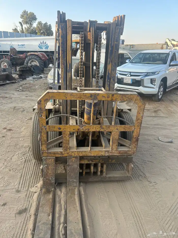 رافعه ثلاثه طن كماتسوالدركسون عطلانه البيع على وضعها الحالي 1