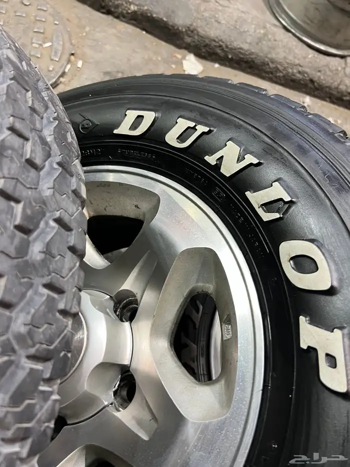 جنوط   رفرف مع كفرات دنلوب مقاس 275 70 16 تاريخ 21 20