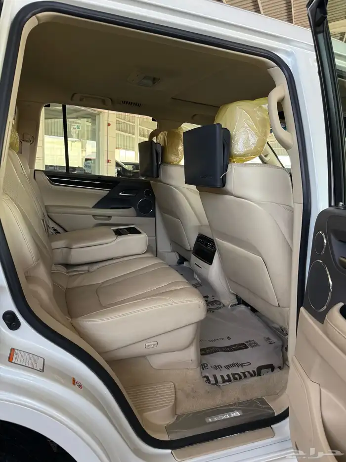 لكزس LX570 موديل 2018 35
