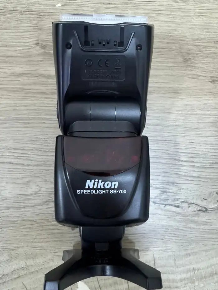 معدات تصوير كاميرا وعدساتها نيكون 5300 وفلاش ومايك لاسلكي 5