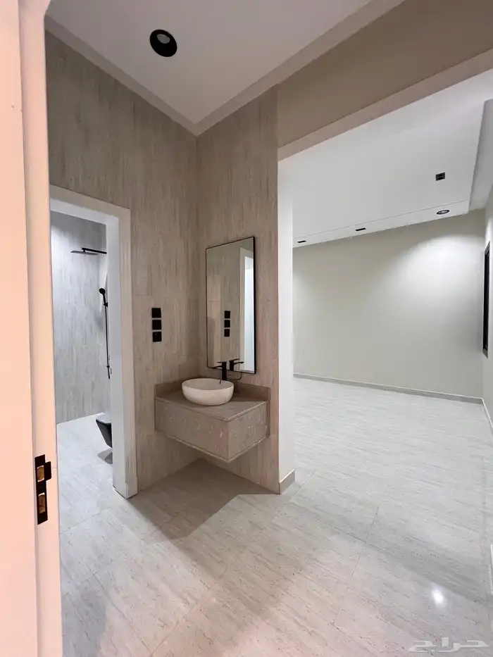 ادوار ارضيه من 6 غرف حى المصيف خلف السعودى الالمانى بالخميس 19