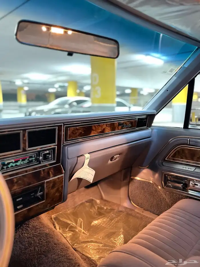 لينكون تاون كار 1983 مخزن كلاسيك سعودي وكالة ( تم البيع ) . 33